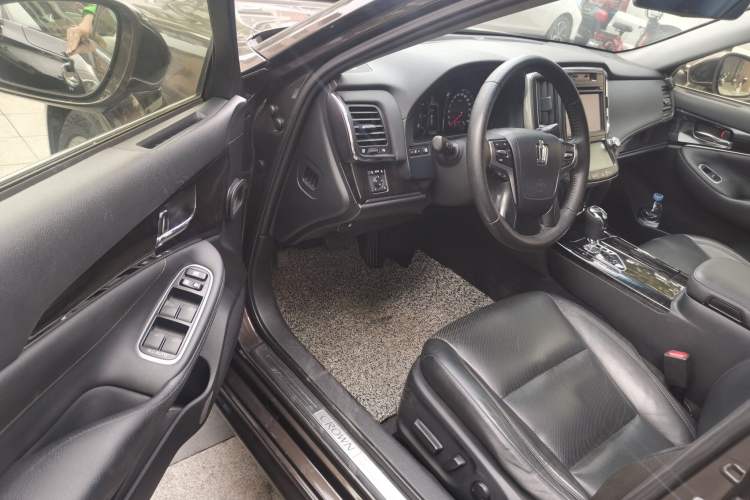 Used Toyota Crown 2015 2.0T Fashion Edition Interior 3