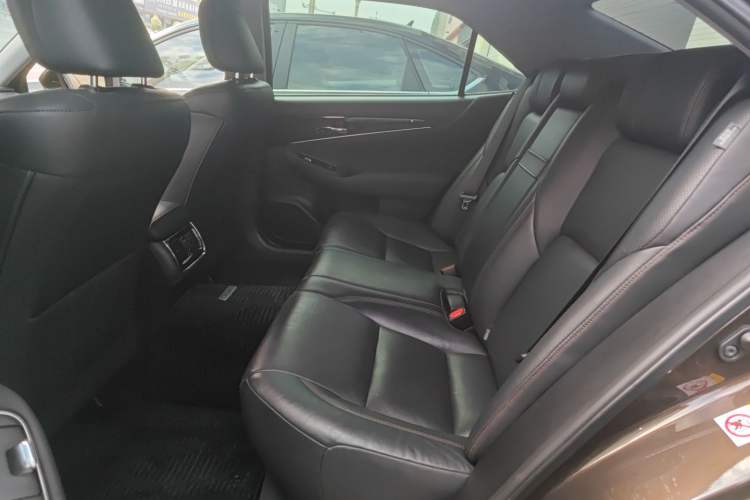 Used Toyota Crown 2015 2.0T Fashion Edition Interior 4