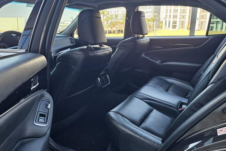 Used Toyota Crown 2015 2.0T Fashion Edition Interior 4