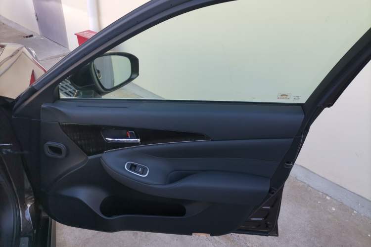 Used Toyota Crown 2015 2.0T Fashion Edition Interior 5