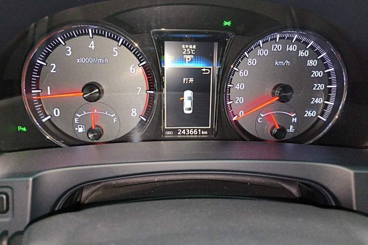 Used Toyota Crown 2015 2.0T Fashion Edition Odometer Close Up