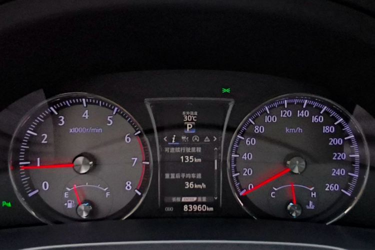 Used Toyota Crown 2015 2.0T Fashion Edition Odometer Close Up