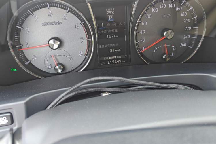 Used Toyota Crown 2015 2.0T Fashion Edition Odometer Close Up