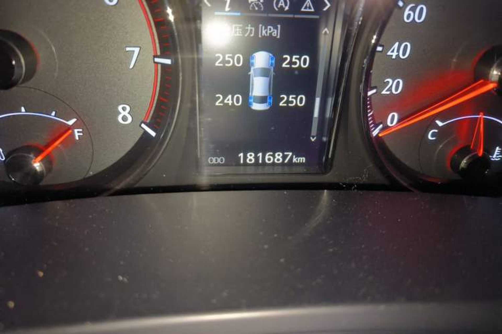 Used Toyota Crown 2015 2.0T Fashion Edition Odometer Close Up
