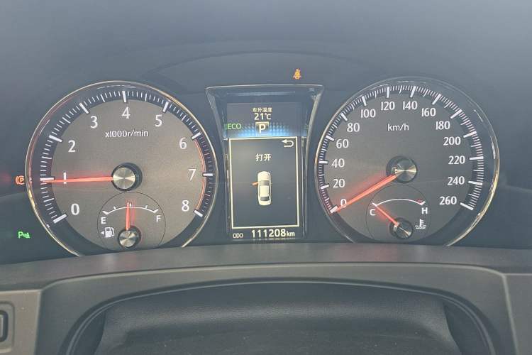 Used Toyota Crown 2015 2.0T Fashion Edition Odometer Close Up