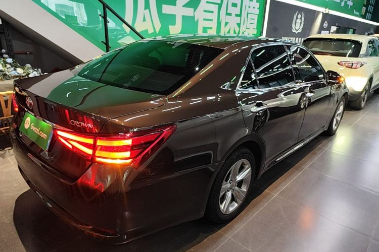 Used Toyota Crown 2015 2.0T Fashion Edition Rear Right 45 Deg