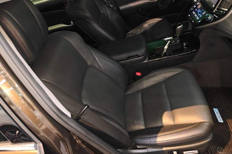 Used Toyota Crown 2015 2.0T Fashion Edition Right Front Seat