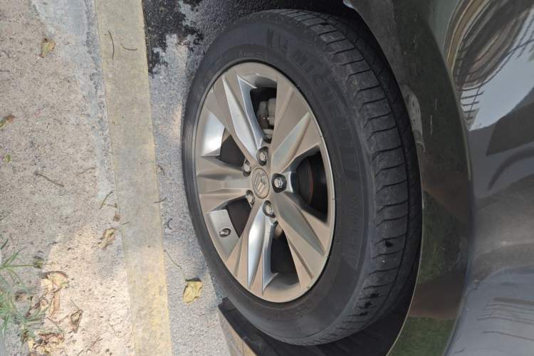 Used Toyota Crown 2015 2.0T Fashion Edition Right Front Wheel Hub