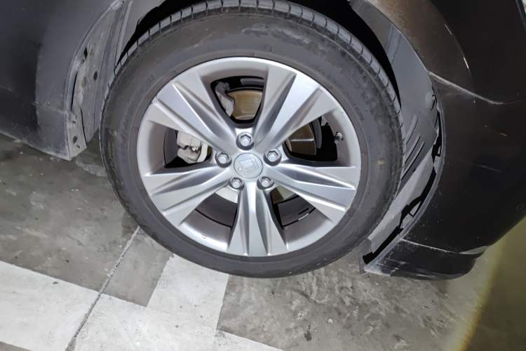 Used Toyota Crown 2015 2.0T Fashion Edition Right Front Wheel Hub