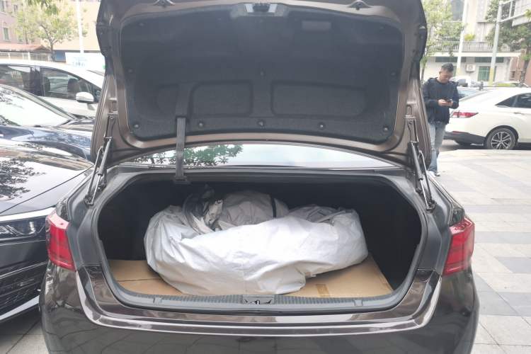 Used Toyota Crown 2015 2.0T Fashion Edition Trunk
