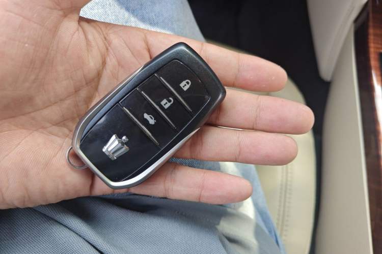 Used Toyota Crown 2015 2.0T Fashion Edition Vehicle Key