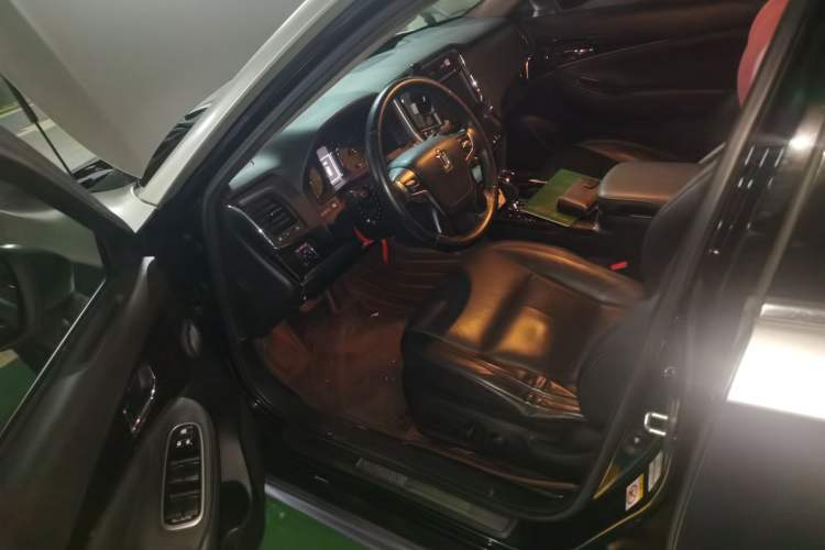 Used Toyota Crown 2015 2.0T Fashion Edition Driver Seat