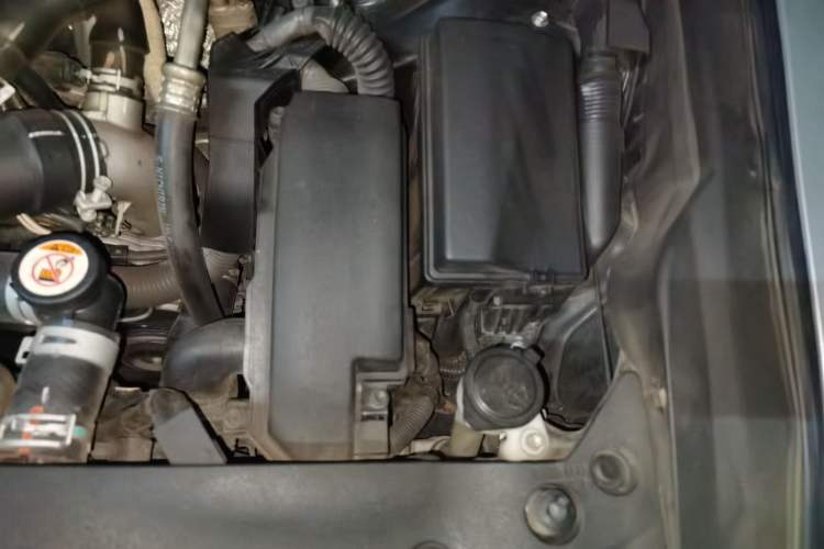 Used Toyota Crown 2015 2.0T Fashion Edition Engine Bay Left
