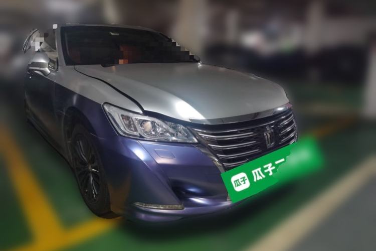Used Toyota Crown 2015 2.0T Fashion Edition Front Right 45 Deg