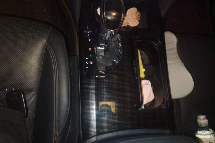 Used Toyota Crown 2015 2.0T Fashion Edition Gear Lever