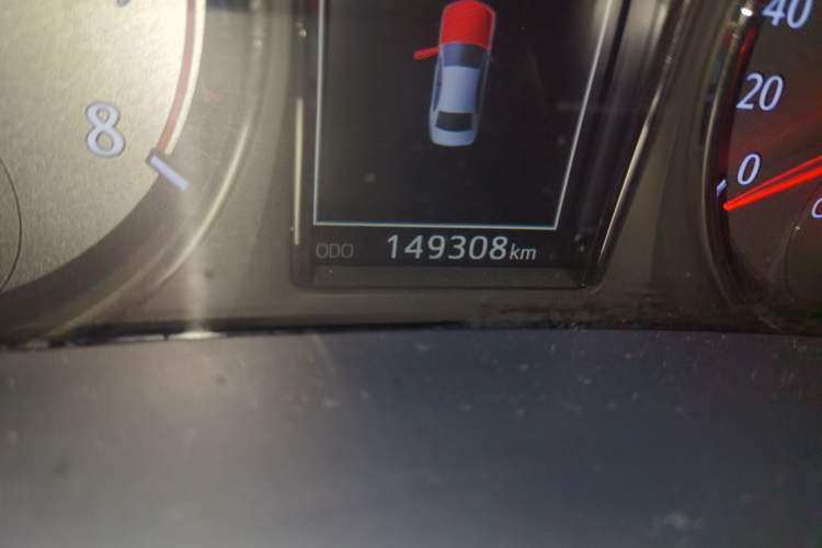 Used Toyota Crown 2015 2.0T Fashion Edition Odometer Close Up