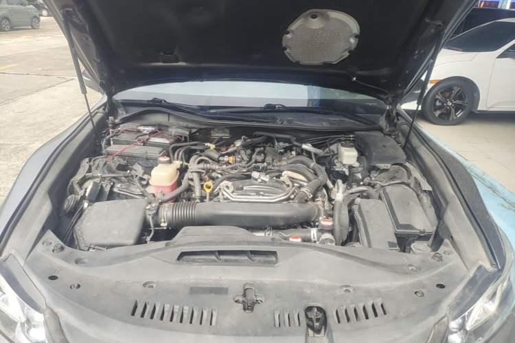 Used Toyota Crown 2015 2.0T Luxury Edition Engine Bay