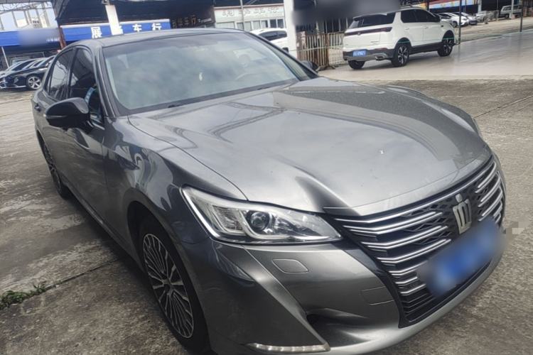 Used Toyota Crown 2015 2.0T Luxury Edition Front Right 45 Deg