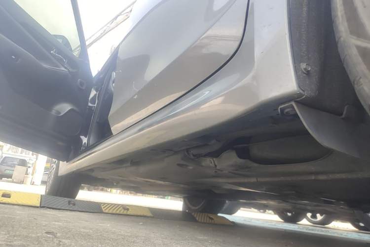Used Toyota Crown 2015 2.0T Luxury Edition Left Side Sill