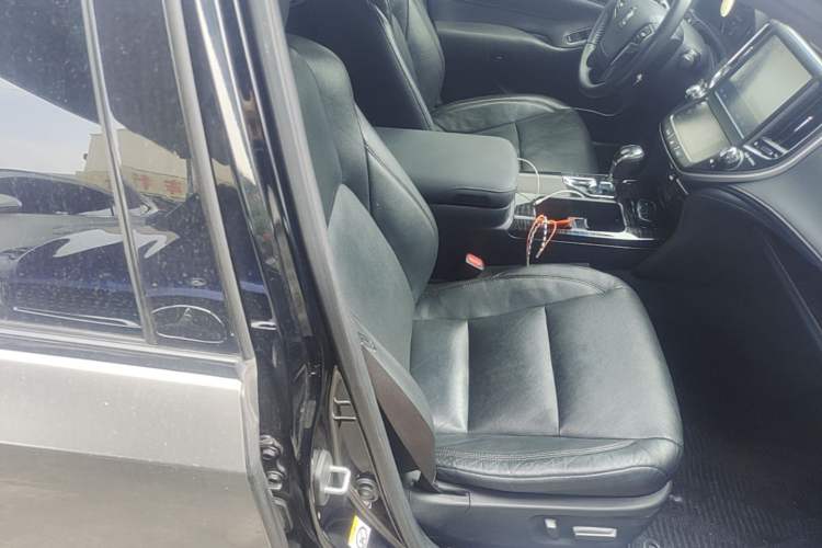 Used Toyota Crown 2015 2.0T Luxury Edition Right Front Seat