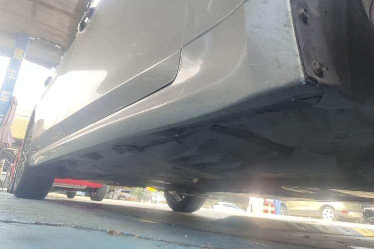 Used Toyota Crown 2015 2.0T Luxury Edition Right Side Sill