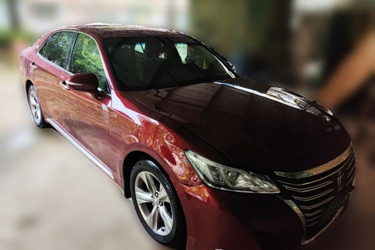 Used Toyota Crown 2015 2.0T Fashion Edition Front Right 45 Deg