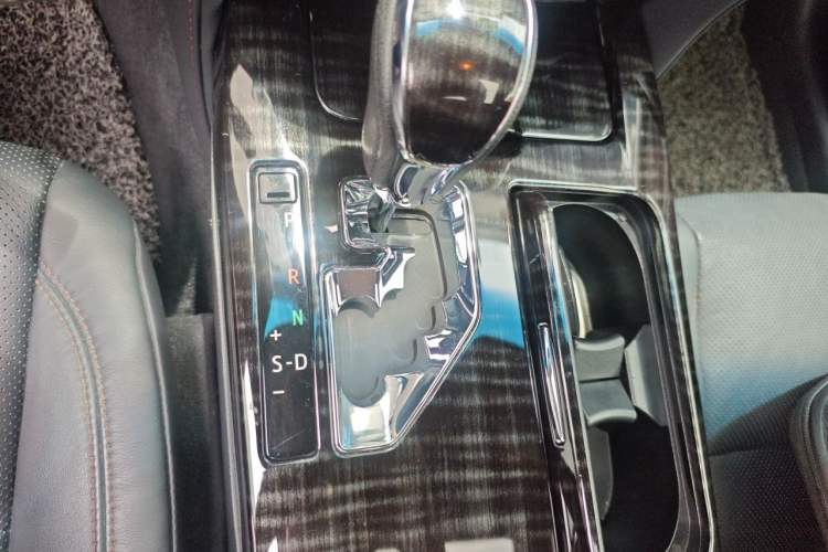 Used Toyota Crown 2015 2.0T Fashion Edition Gear Lever