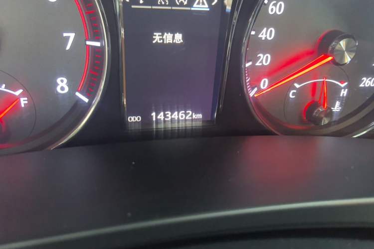Used Toyota Crown 2015 2.0T Fashion Edition Odometer Close Up