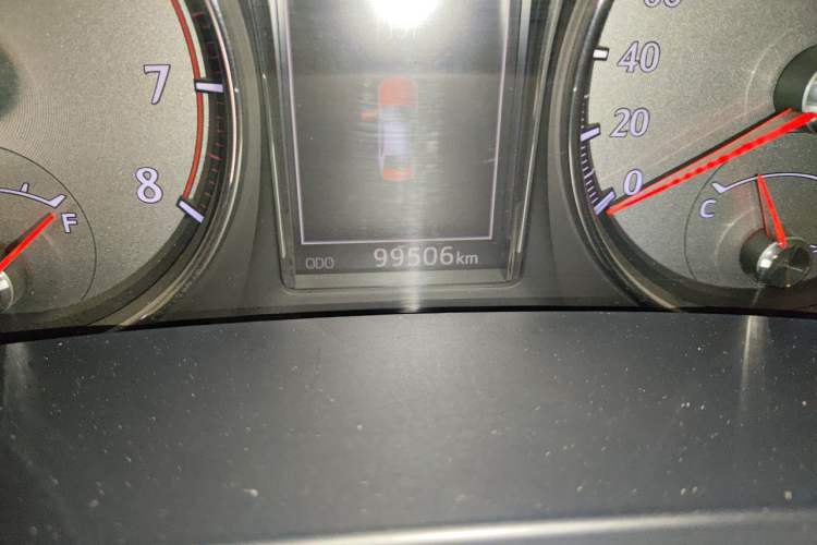 Used Toyota Crown 2015 2.0T Fashion Edition Odometer Close Up