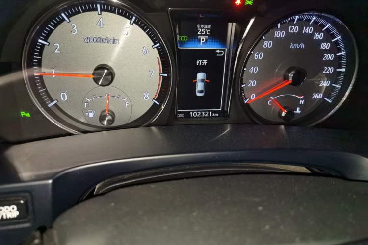 Used Toyota Crown 2015 2.5L Smart Edition Odometer Close Up