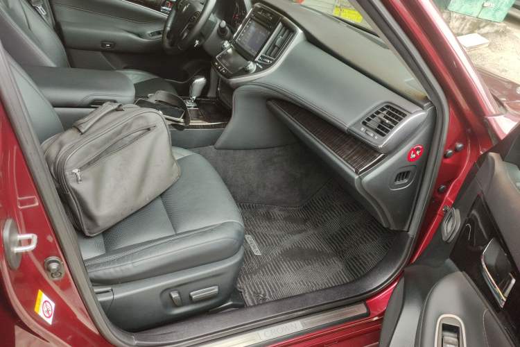 Used Toyota Crown 2015 2.5L Fashion Limited Edition Right Front Seat