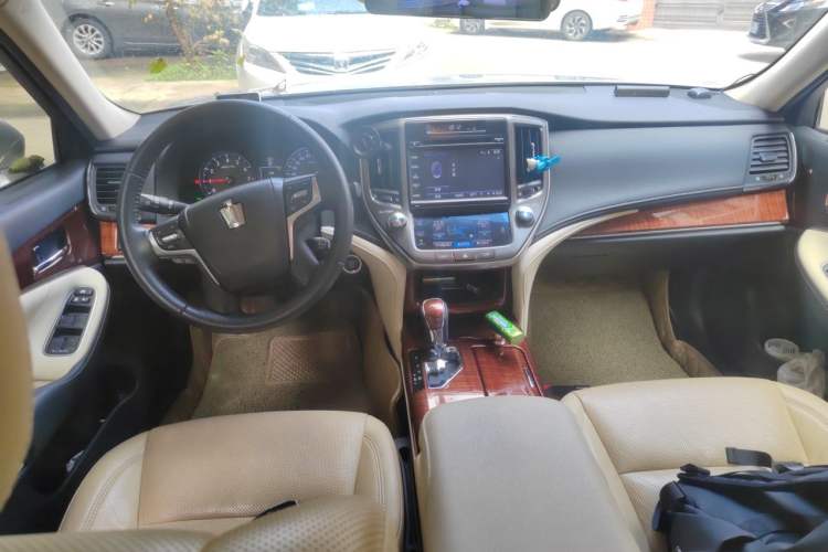 Used Toyota Crown 2015 2.5L Smart Edition Center Console