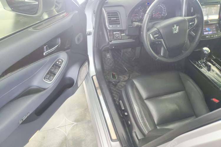 Used Toyota Crown 2015 2.0T Fashion Edition Driver Seat