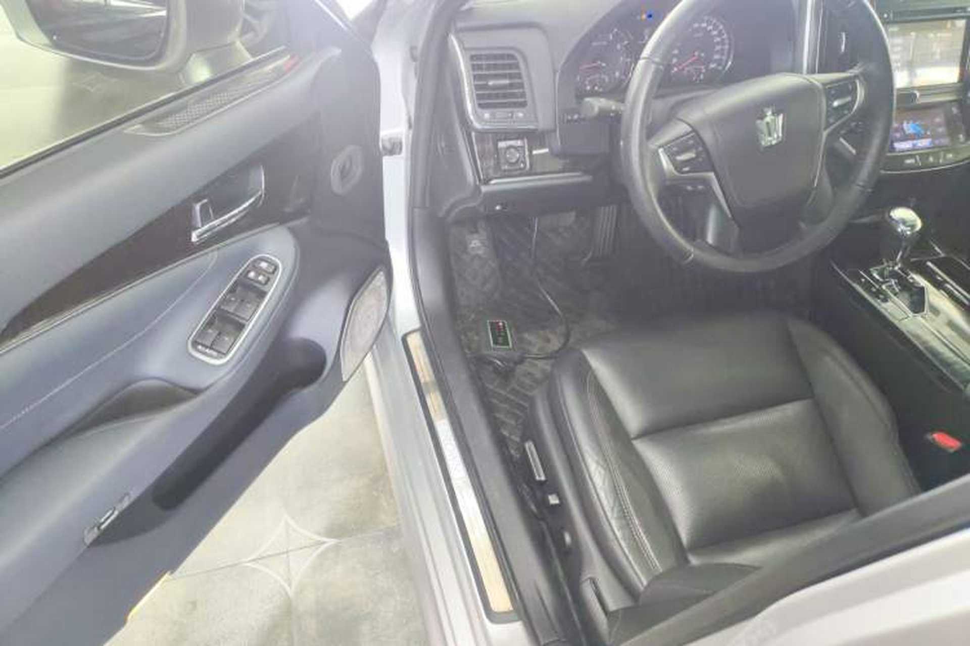 Used Toyota Crown 2015 2.0T Fashion Edition Driver Seat