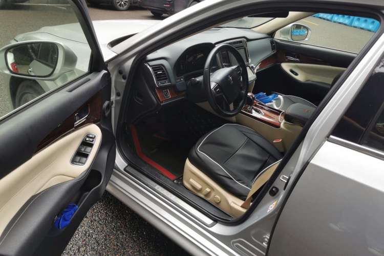 Used Toyota Crown 2015 2.0T Fashion Edition Driver Seat