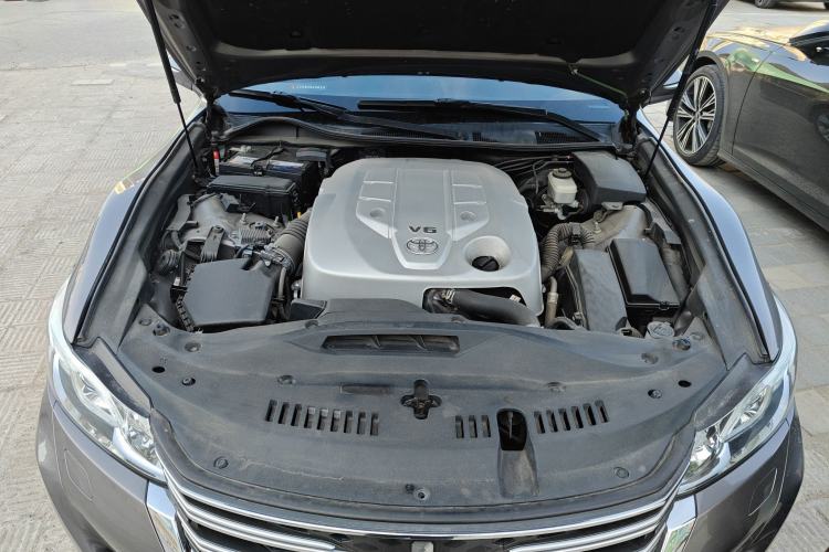 Used Toyota Crown 2015 2.5L Fashion Limited Edition Engine Bay