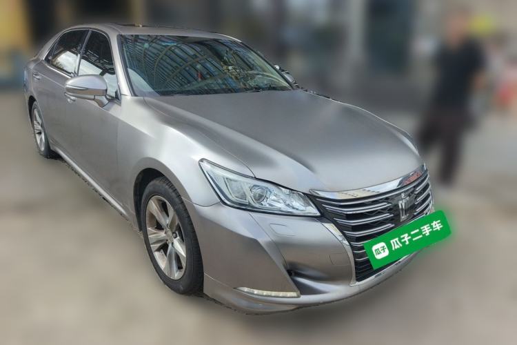 Used Toyota Crown 2015 2.5L Smart Edition Front Right 45 Deg