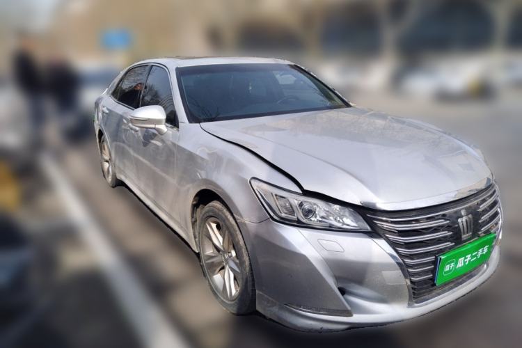 Used Toyota Crown 2015 2.5L Smart Edition Front Right 45 Deg