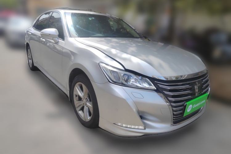 Used Toyota Crown 2015 2.5L Smart Edition Front Right 45 Deg