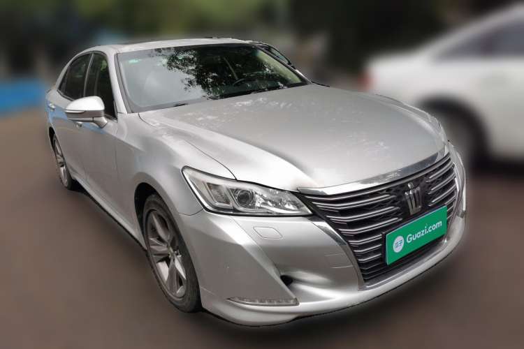 Used Toyota Crown 2015 2.0T Fashion Edition Front Right 45 Deg