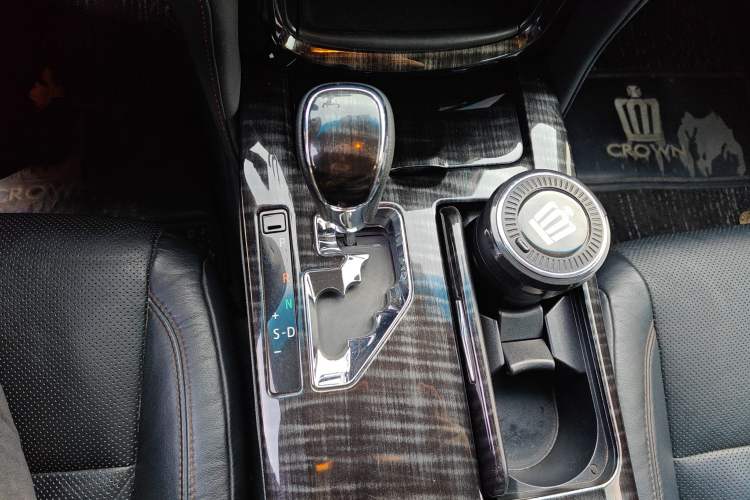 Used Toyota Crown 2015 2.5L Fashion Limited Edition Gear Lever