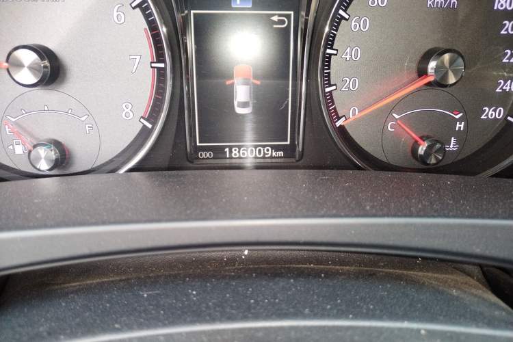 Used Toyota Crown 2015 2.5L Smart Edition Odometer Close Up