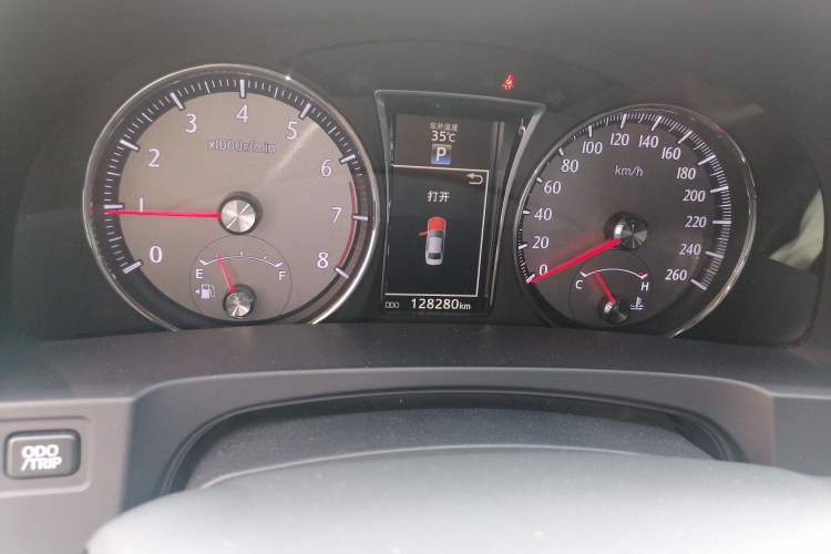 Used Toyota Crown 2015 2.5L Smart Edition Odometer Close Up