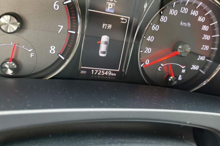 Used Toyota Crown 2015 2.0T Fashion Edition Odometer Close Up