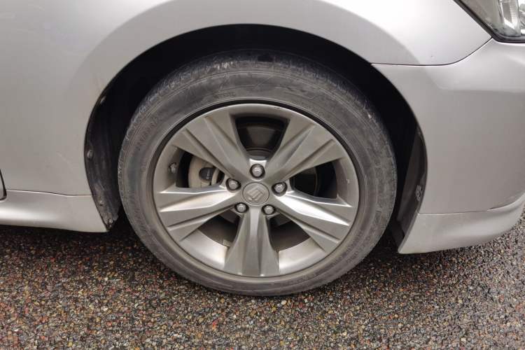 Used Toyota Crown 2015 2.0T Fashion Edition Right Front Wheel Hub