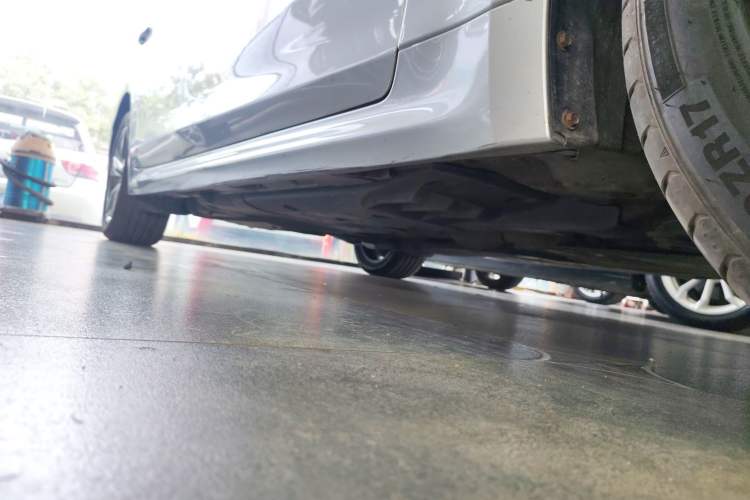 Used Toyota Crown 2015 2.0T Fashion Edition Right Side Sill
