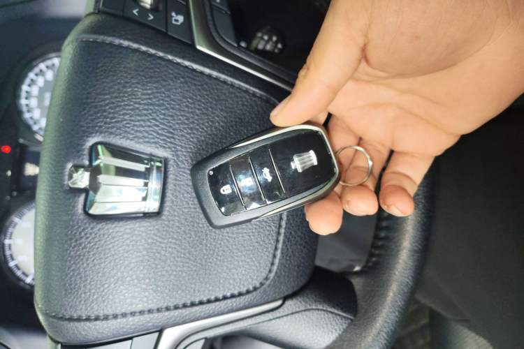 Used Toyota Crown 2015 2.0T Fashion Edition Vehicle Key