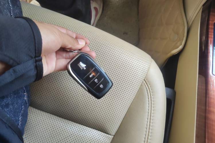 Used Toyota Crown 2015 2.5L Smart Edition Vehicle Key