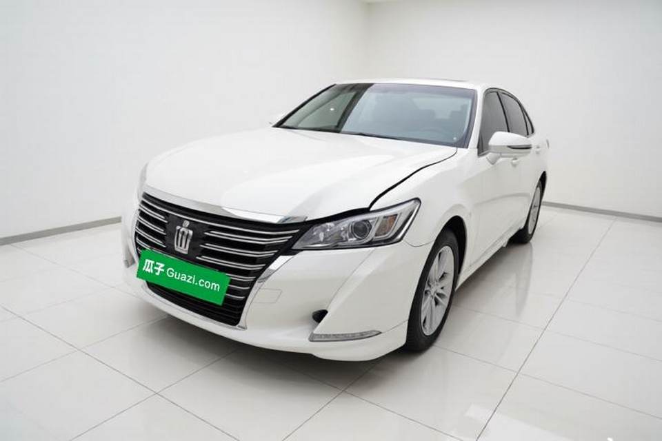 Toyota Crown 2015