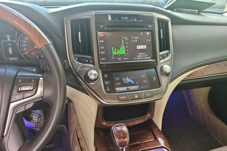 Used Toyota Crown 2015 2.5L Fashion Limited Edition Audio And AC Panel
